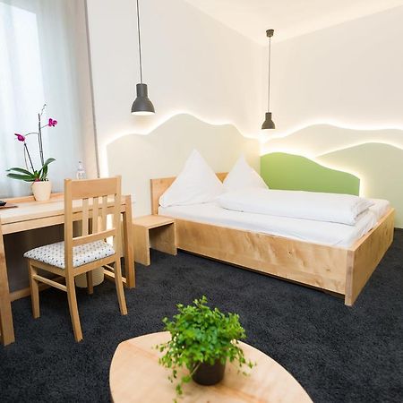 Hotel Rhoenhof Hünfeld エクステリア 写真