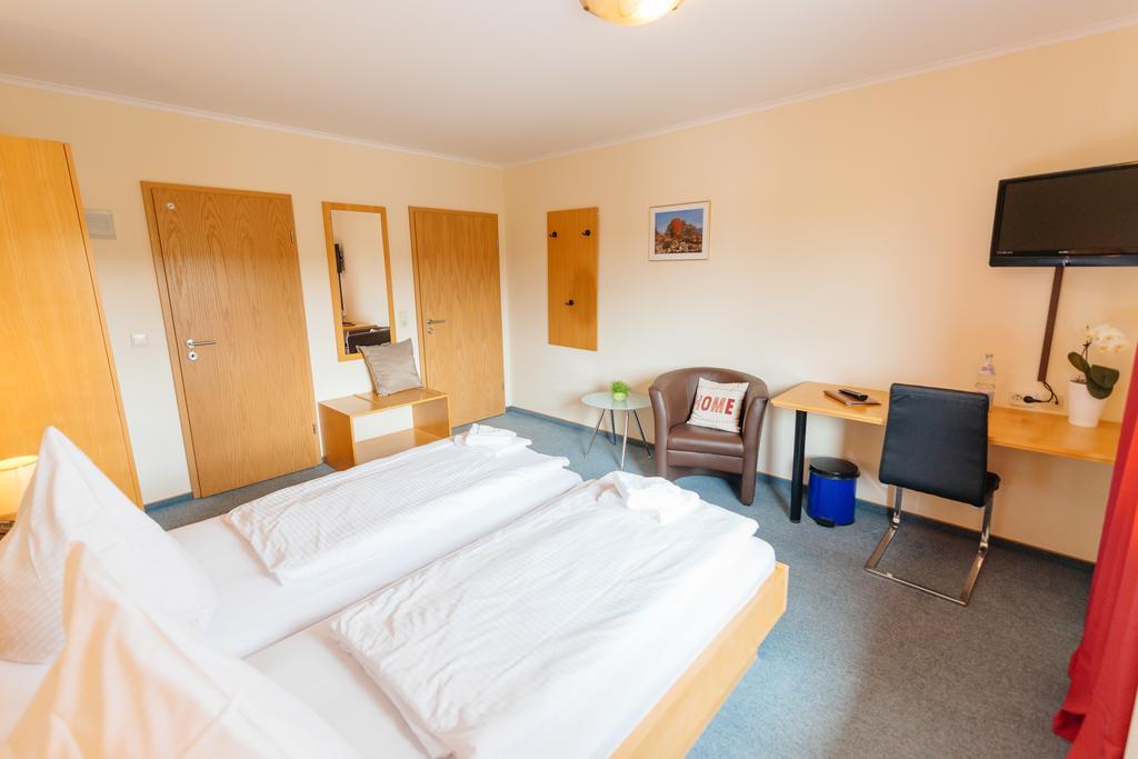 Hotel Rhoenhof Hünfeld エクステリア 写真