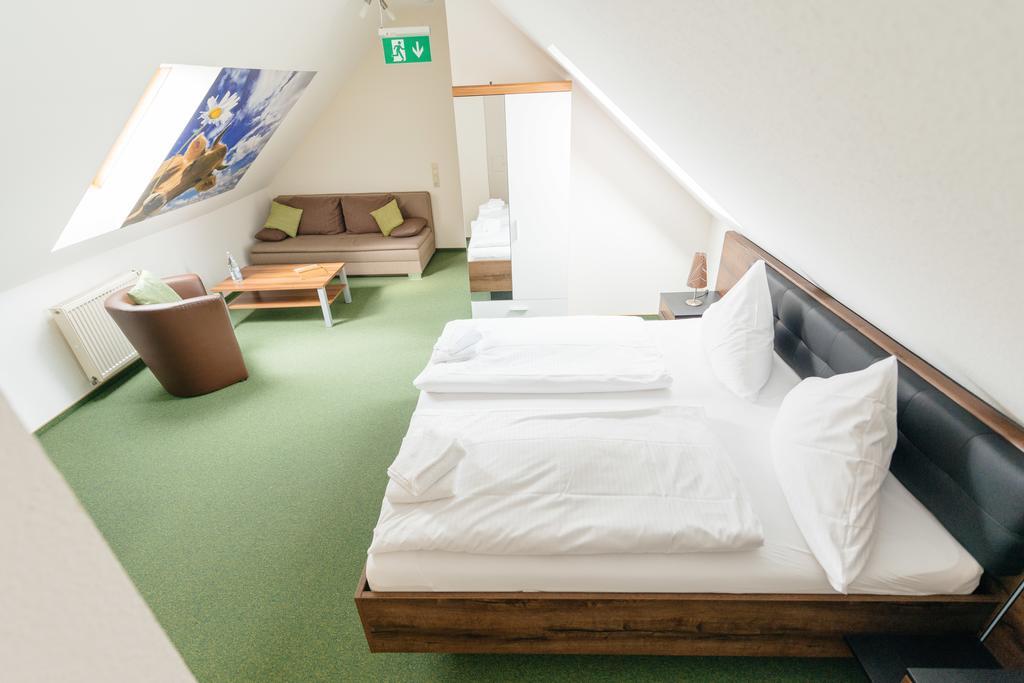 Hotel Rhoenhof Hünfeld エクステリア 写真