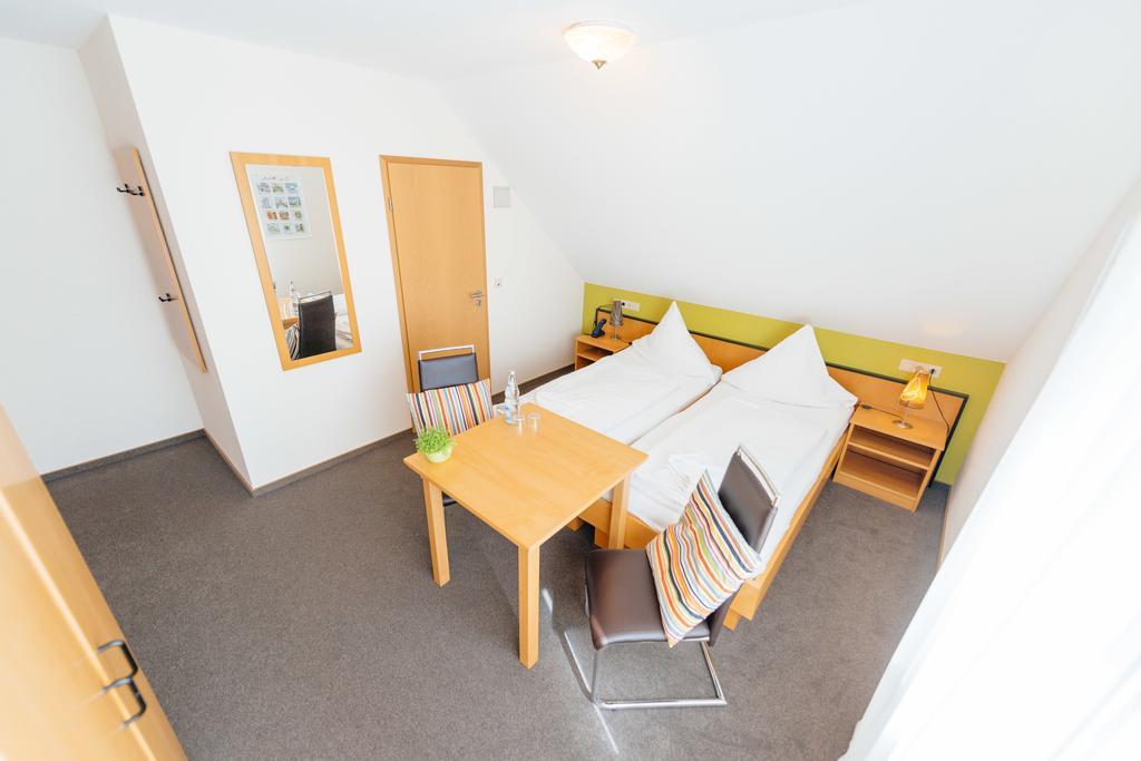 Hotel Rhoenhof Hünfeld エクステリア 写真