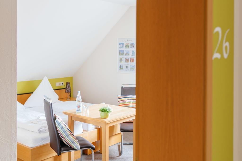 Hotel Rhoenhof Hünfeld エクステリア 写真