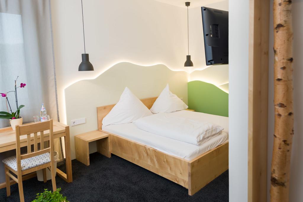 Hotel Rhoenhof Hünfeld エクステリア 写真