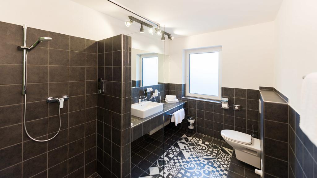Hotel Rhoenhof Hünfeld エクステリア 写真