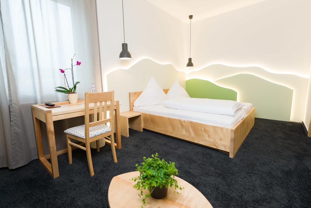 Hotel Rhoenhof Hünfeld エクステリア 写真