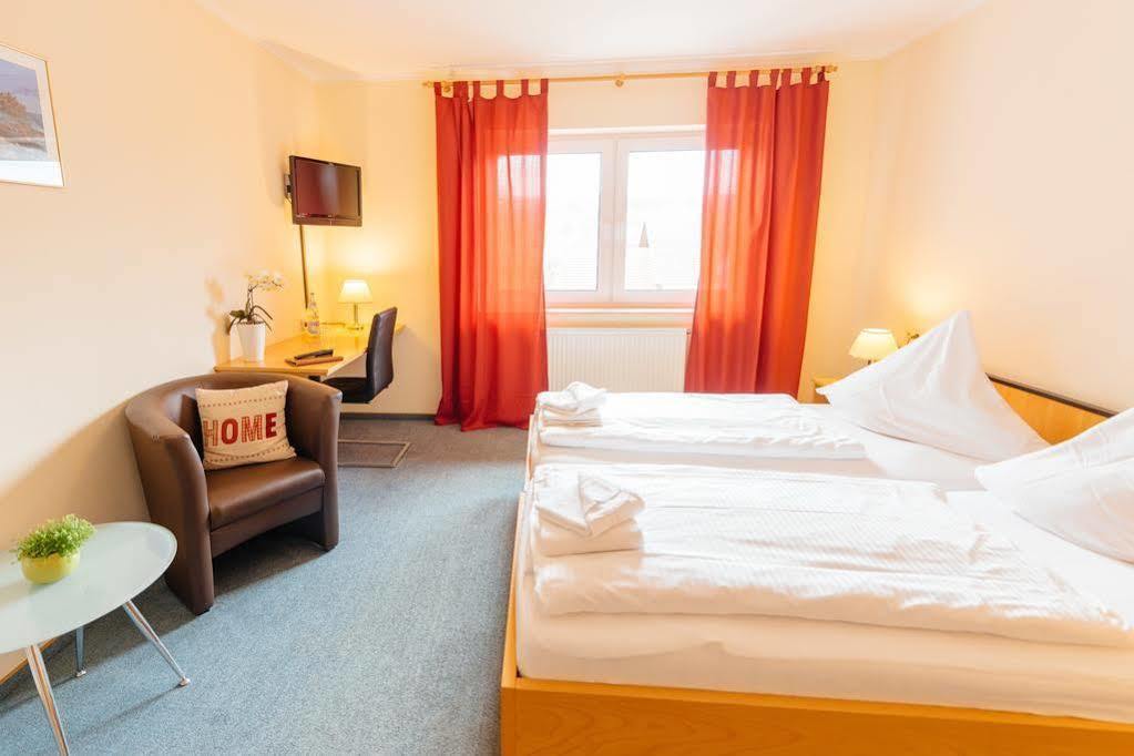 Hotel Rhoenhof Hünfeld エクステリア 写真